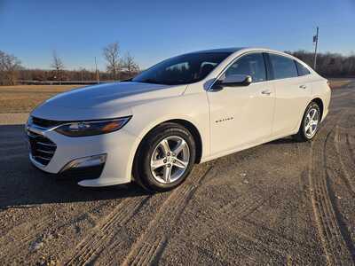 2021 Chevrolet Malibu, $13895. Photo 2