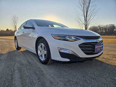 2021 Chevrolet Malibu, $13895. Photo 4