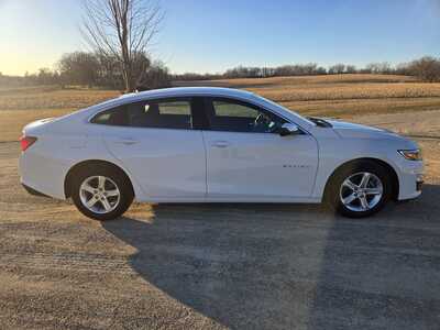 2021 Chevrolet Malibu, $13895. Photo 5