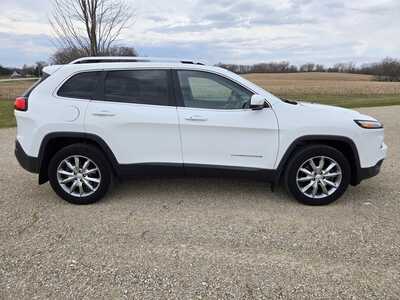 2018 Jeep Cherokee, $9895. Photo 5