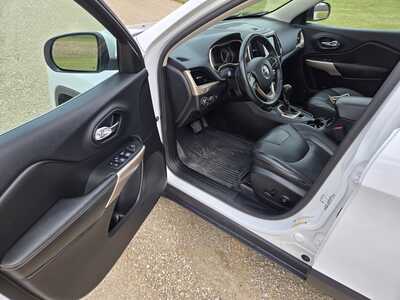 2018 Jeep Cherokee, $9895. Photo 8