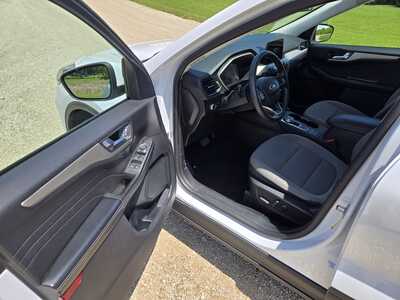 2021 Ford Escape, $18795. Photo 8