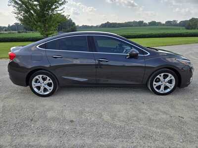 2017 Chevrolet Cruze, $10495. Photo 5
