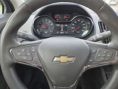 2017 Chevrolet Cruze, $10495. Photo 12