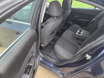 2011 Chevrolet Cruze, $4195. Photo 9