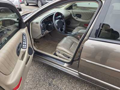 2001 Pontiac Grand Prix, $6995. Photo 5
