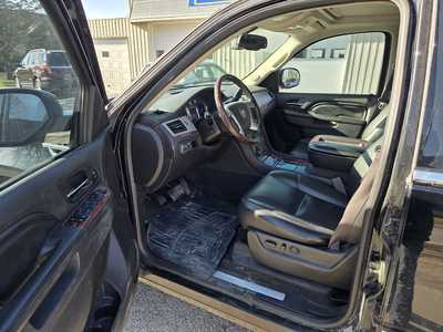 2014 Cadillac Escalade, $10995. Photo 5