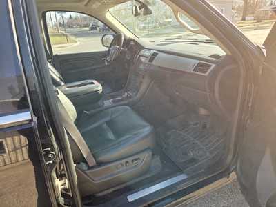 2014 Cadillac Escalade, $10995. Photo 7