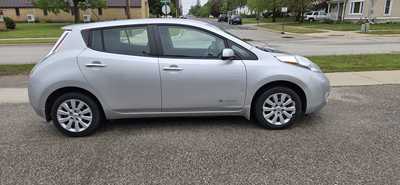 2015 Nissan Leaf, $4495. Photo 2