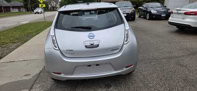 2015 Nissan Leaf, $4495. Photo 4