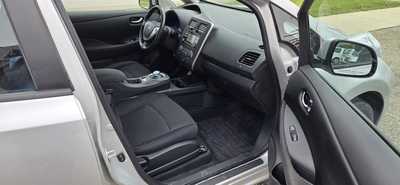 2015 Nissan Leaf, $4495. Photo 7