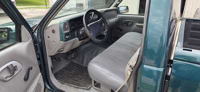 1997 Chevrolet 1500 Reg Cab, $10995. Photo 5
