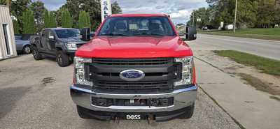 2017 Ford F350 Reg Cab, $27500. Photo 4