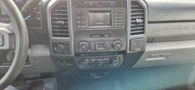 2017 Ford F350 Reg Cab, $27500. Photo 9