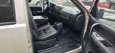 2007 Chevrolet 2500 Crew Cab, $3995. Photo 6