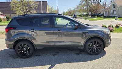 2019 Ford Escape, $10995. Photo 2