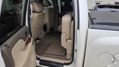 2011 Chevrolet 1500 Crew Cab, $9995. Photo 6
