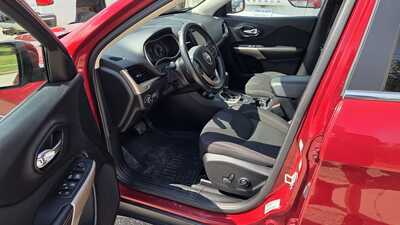 2017 Jeep Cherokee, $10995. Photo 5