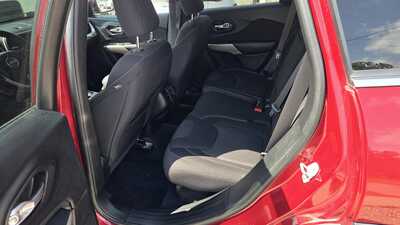 2017 Jeep Cherokee, $10995. Photo 6