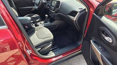 2017 Jeep Cherokee, $10995. Photo 7