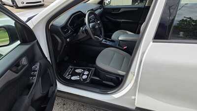 2020 Ford Escape, $8495. Photo 4