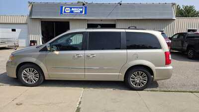 2013 Chrysler Town & Country, $4995. Photo 1