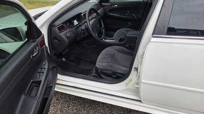 2009 Chevrolet Impala, $3995. Photo 5