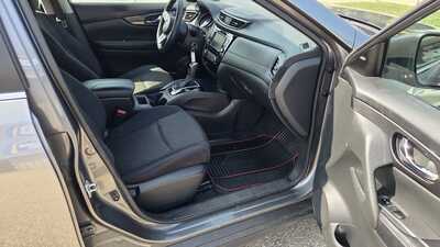 2018 Nissan Rogue, $5995. Photo 7