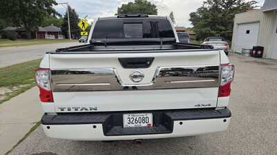 2017 Nissan Titan, $9995. Photo 4