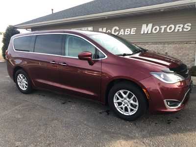 2020 Chrysler Pacifica, $15995.00. Photo 2
