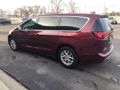 2020 Chrysler Pacifica, $15995.00. Photo 6