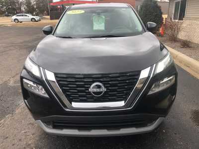2023 Nissan Rogue, $21995.00. Photo 3