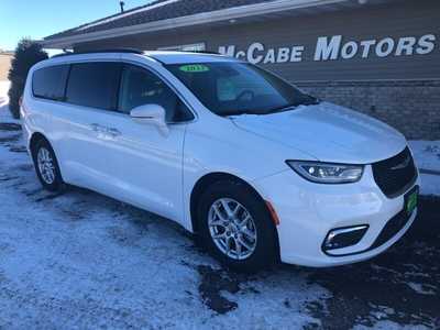 2022 Chrysler Pacifica, $22995.00. Photo 2