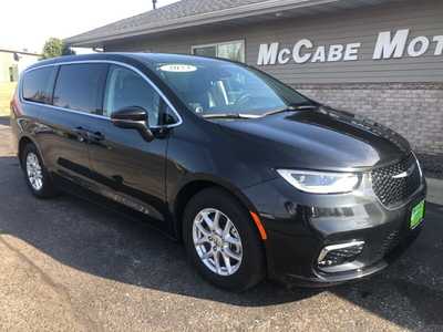 2023 Chrysler Pacifica, $23995.00. Photo 2