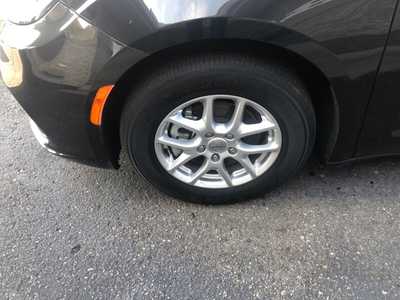 2023 Chrysler Pacifica, $23995.00. Photo 9