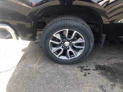 2022 Chevrolet 1500 Crew Cab, $36995.00. Photo 10