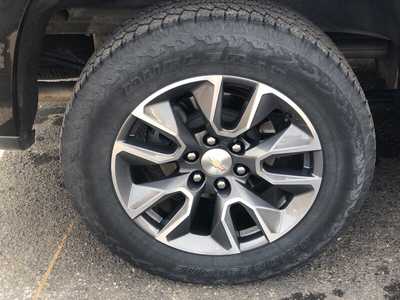 2022 Chevrolet 1500 Crew Cab, $36995.00. Photo 11