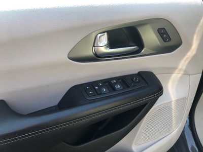 2022 Chrysler Pacifica, $20995.00. Photo 12