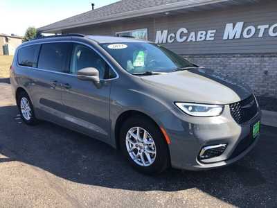 2022 Chrysler Pacifica, $20995.00. Photo 2