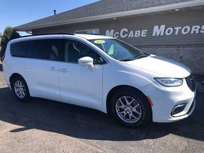 2022 Chrysler Pacifica, $20995.00. Photo 2