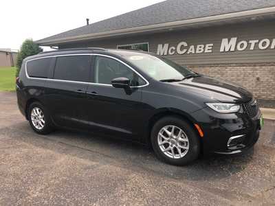 2022 Chrysler Pacifica, $21995.00. Photo 2