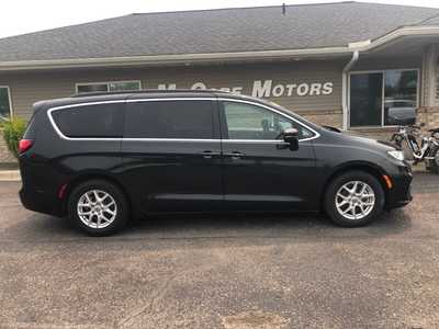 2022 Chrysler Pacifica, $21995.00. Photo 1