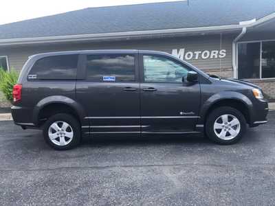 2018 Dodge Grand Caravan, $24995.00. Photo 1