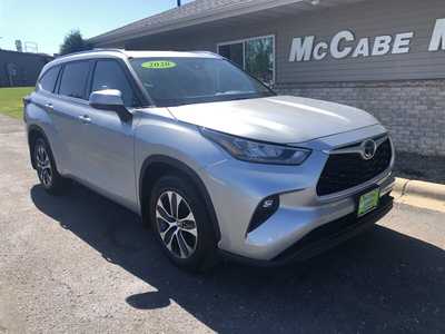 2020 Toyota Highlander, $27495.00. Photo 2