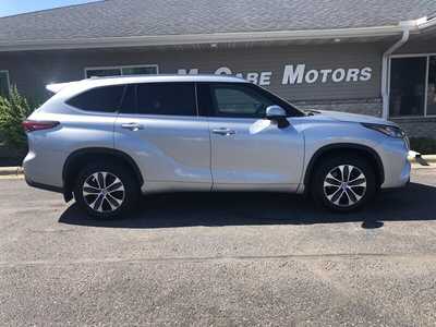 2020 Toyota Highlander, $27495.00. Photo 1