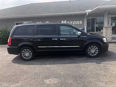 2014 Chrysler Town & Country, $4995.00. Photo 1