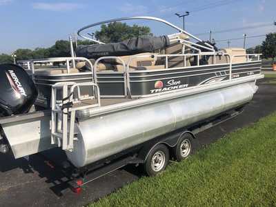 2020 Sun Tracker FISHING PONTOON, $32500.00. Photo 6