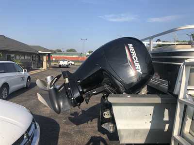 2020 Sun Tracker FISHING PONTOON, $32500.00. Photo 7