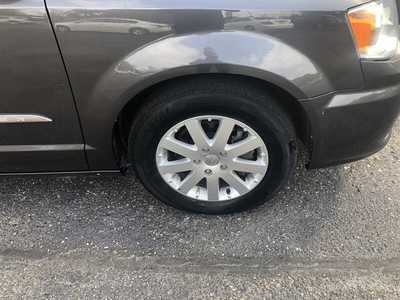 2015 Chrysler Town & Country, $10995.00. Photo 11