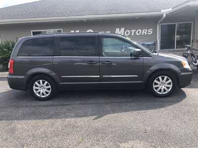 2015 Chrysler Town & Country, $10995.00. Photo 1